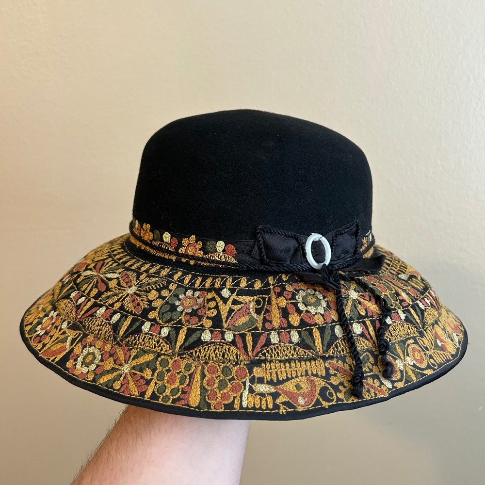 Vintage Peruvian Wititi Hat Hand‑Embroidered Colca Valley Folk Art Boho Fall